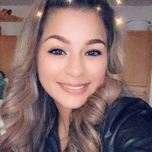 Meet your Posher, Cassandra